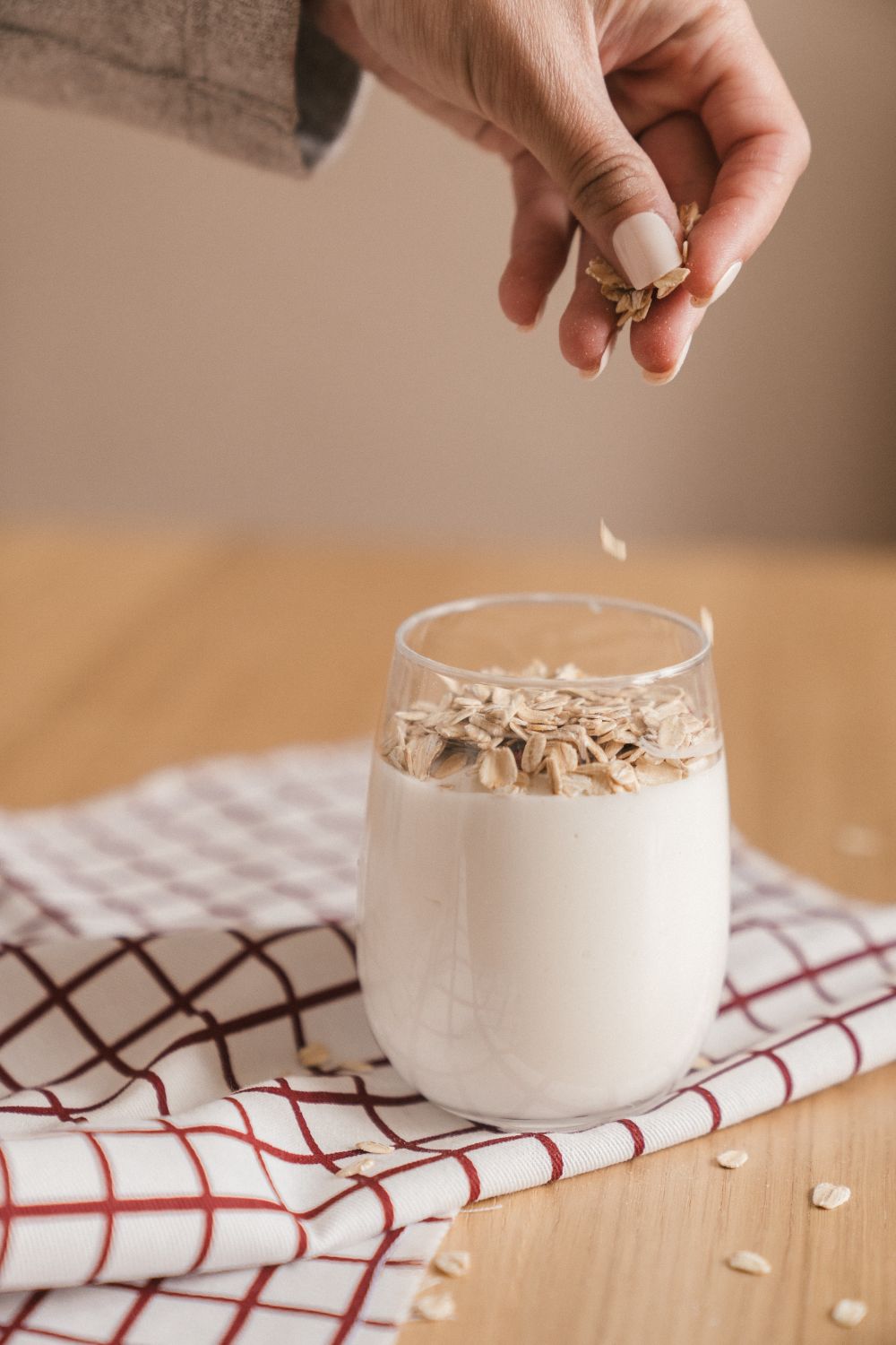 Kefir und Leinmehl: Die traditionelle Morgenroutine für ein zufriedenes Verdauungssystem