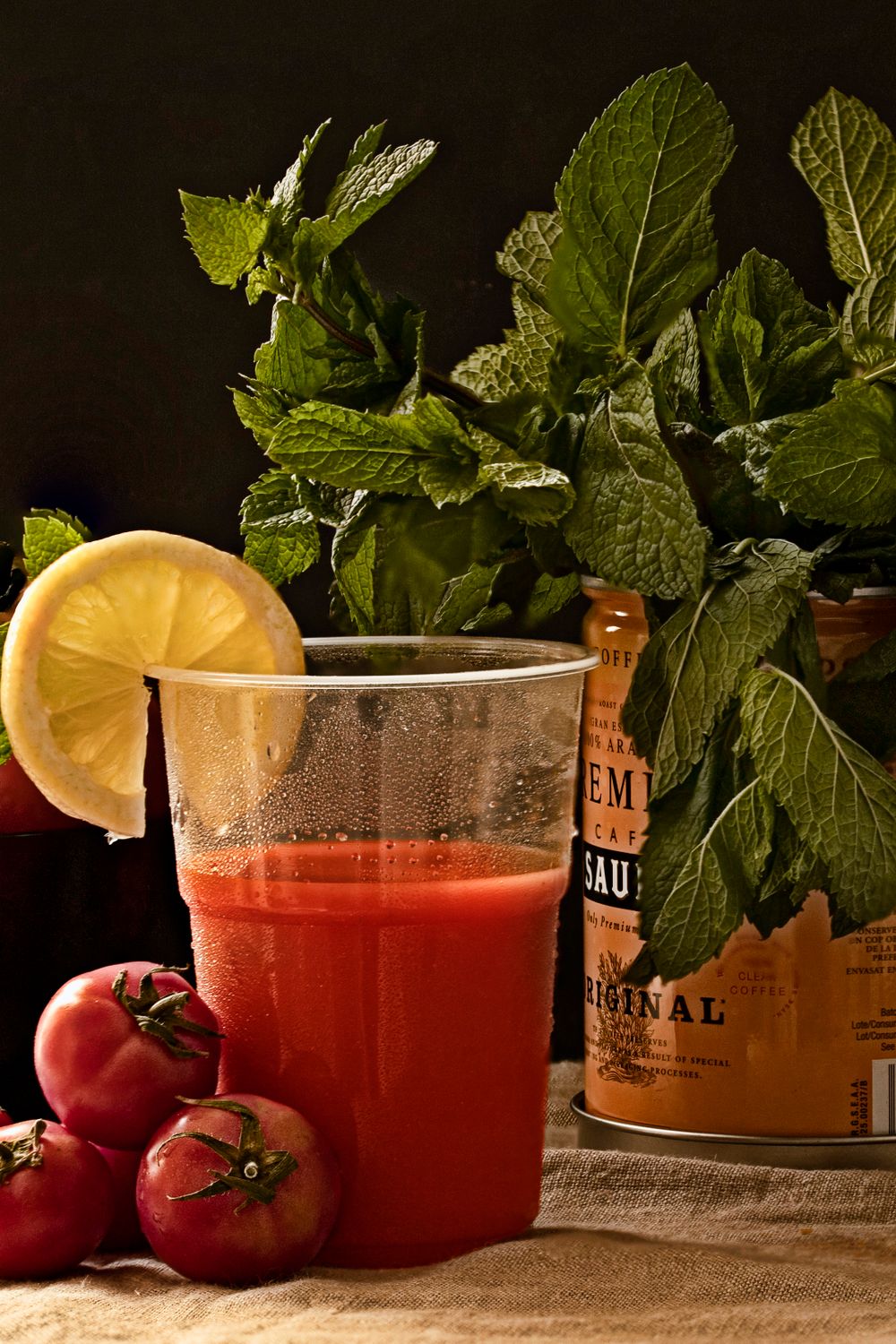 Ein Glas Tomatensaft am Morgen: Was passiert wirklich im Körper?